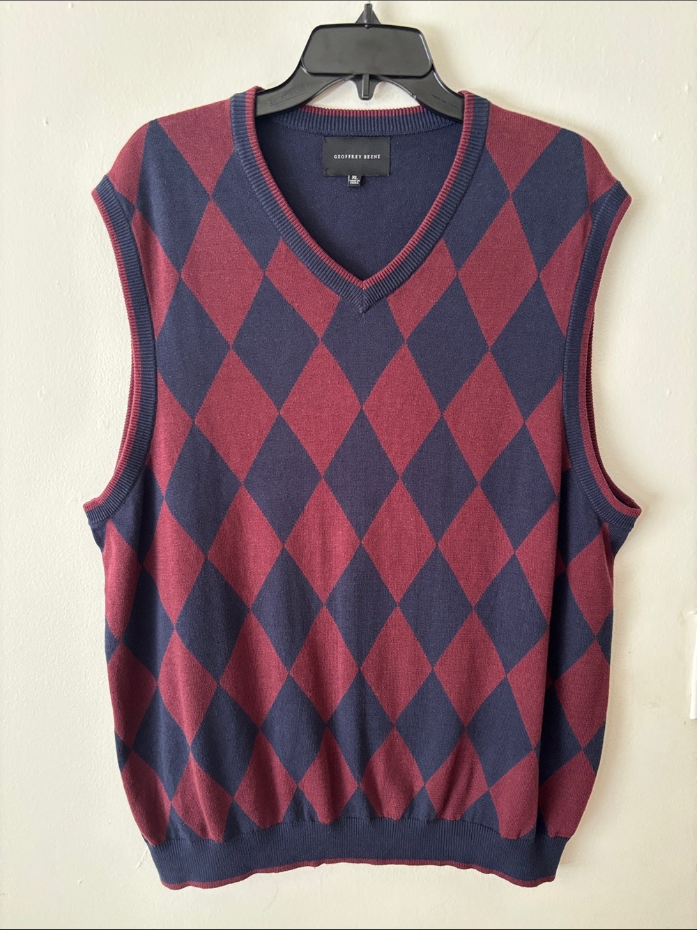 Geoffrey Beene Burgundy and Navy Blue Argyle sweater vest size XL